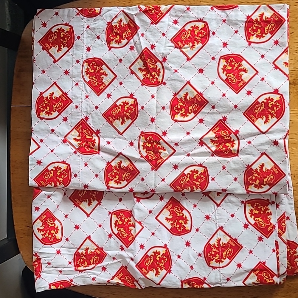 Pair (2) Harry Potter standard pillowcases white/red Griffindor crest logo